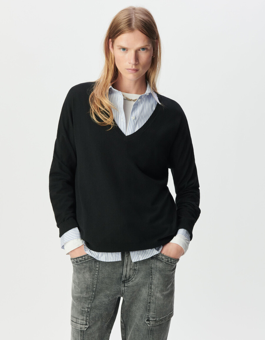 schwarzer damen-feinstrickpullover mit strass-chevronmuster auf dem rücken