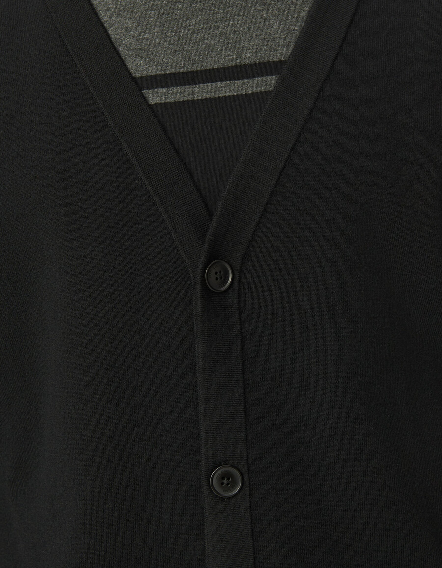 schwarzer herren-strickcardigan mit knöpfen