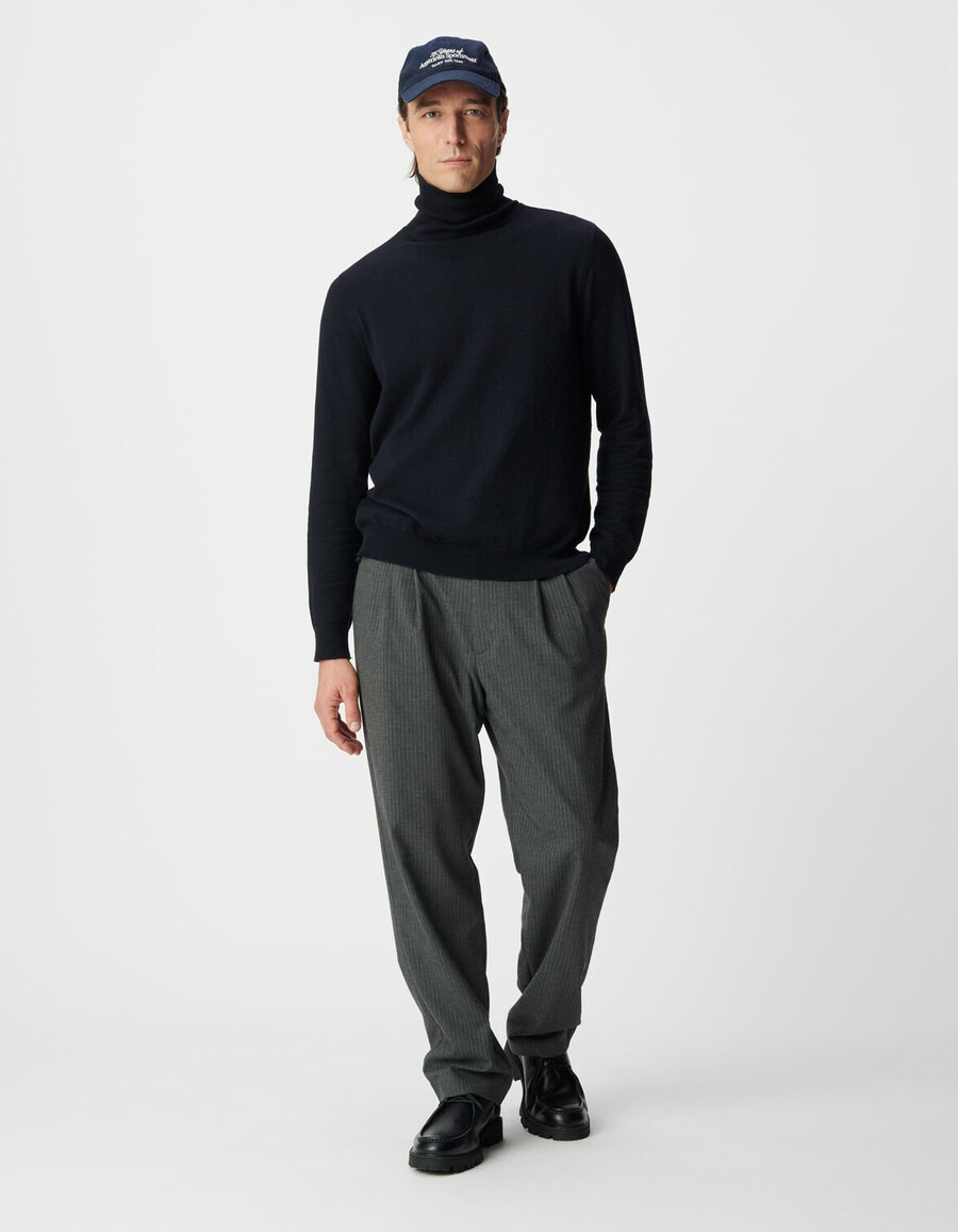 herren-rollkragenpullover aus marineblauem baumwoll-kaschmir-strick