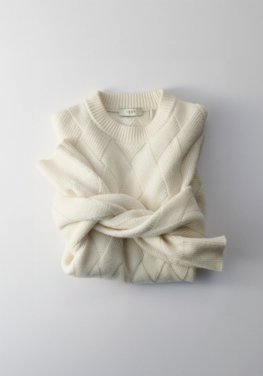 weißer herren-strickpullover aus wollmischung mit zopfmuster