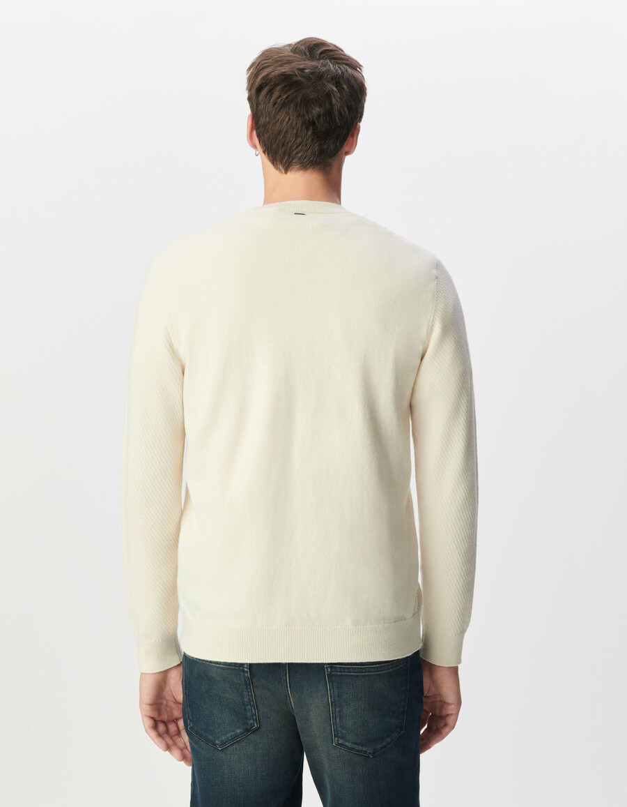 herrenpullover aus ecrufarbenem strukturiertem strick mit rundhalsausschnitt