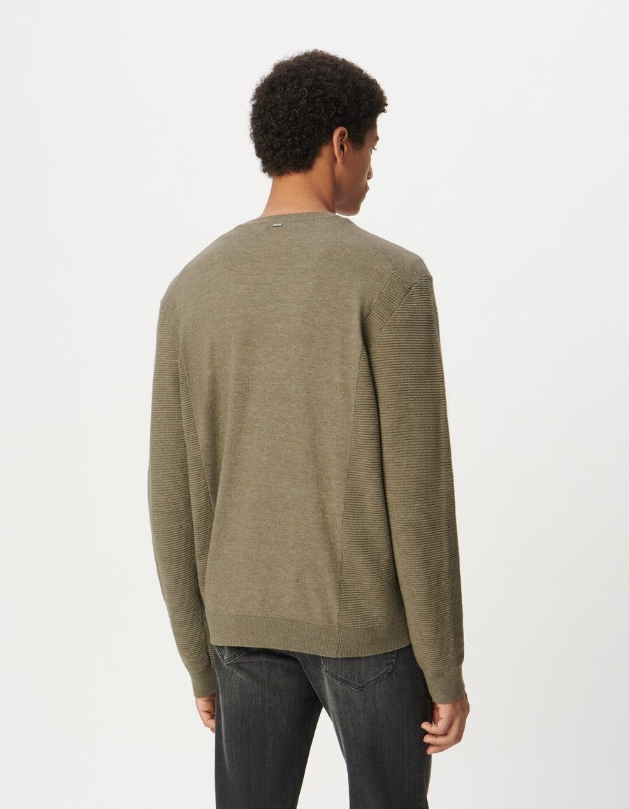 beigefarbener seawool-strickpullover für herren strukturierte seiten und ärmel