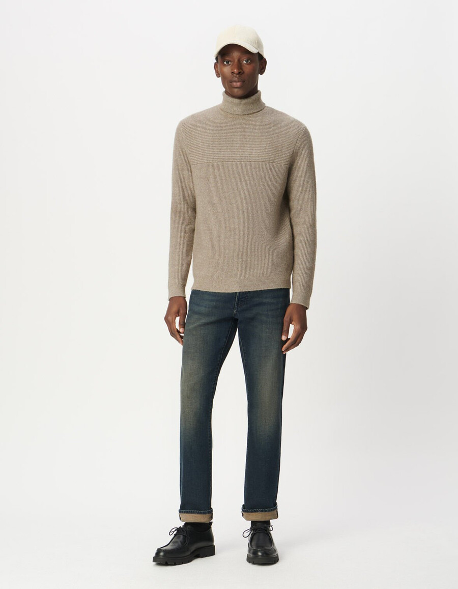 beigefarbener gerippter rollkragenpullover für herren