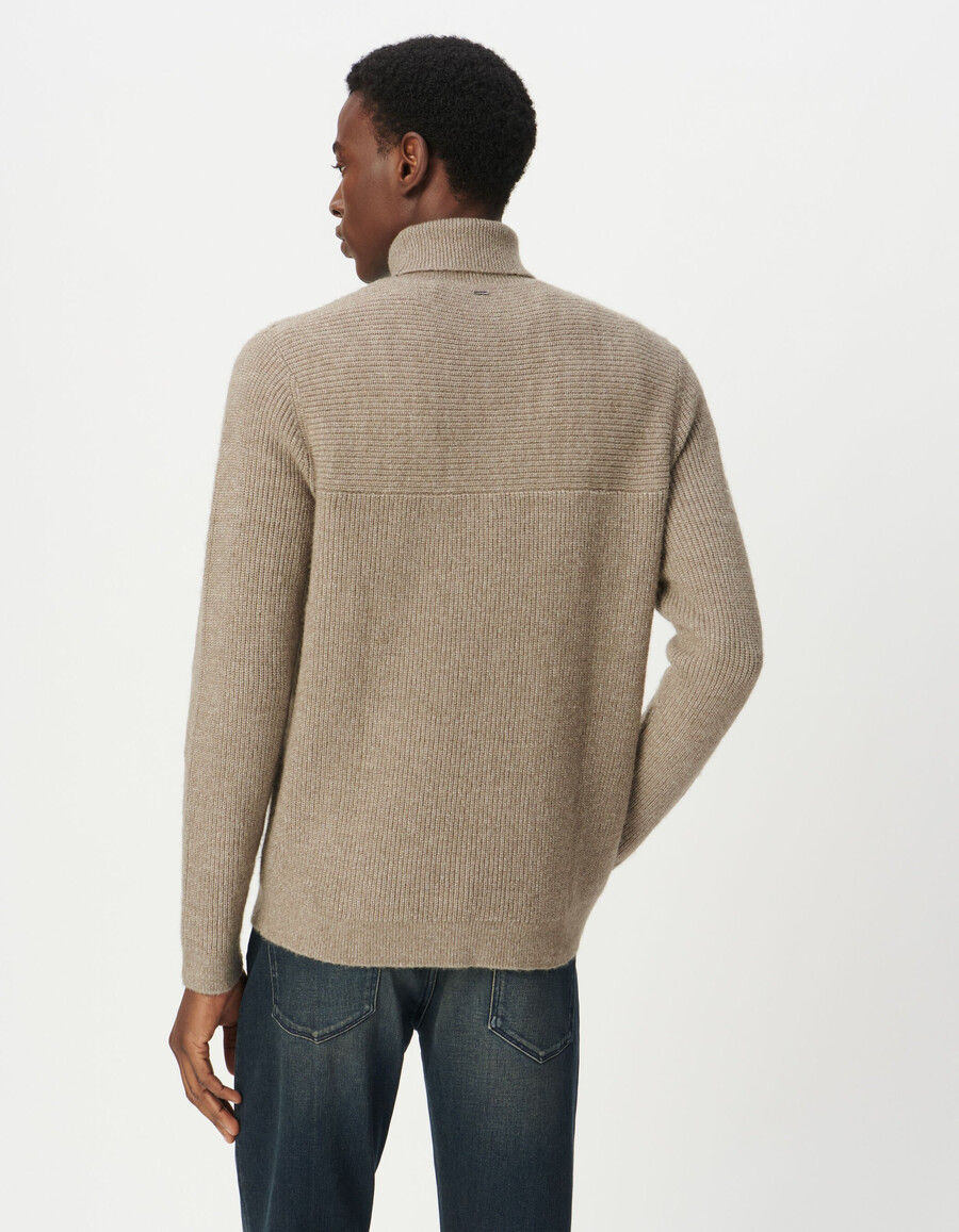 beigefarbener gerippter rollkragenpullover für herren