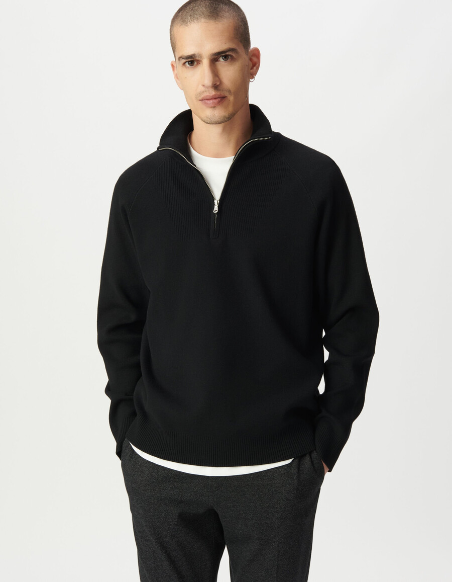 schwarzer strickpullover für herren mit reißverschluss am kragen