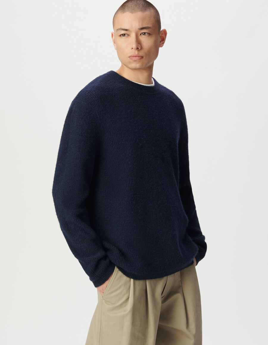 blauer flauschiger strickpullover für herren winterpullover