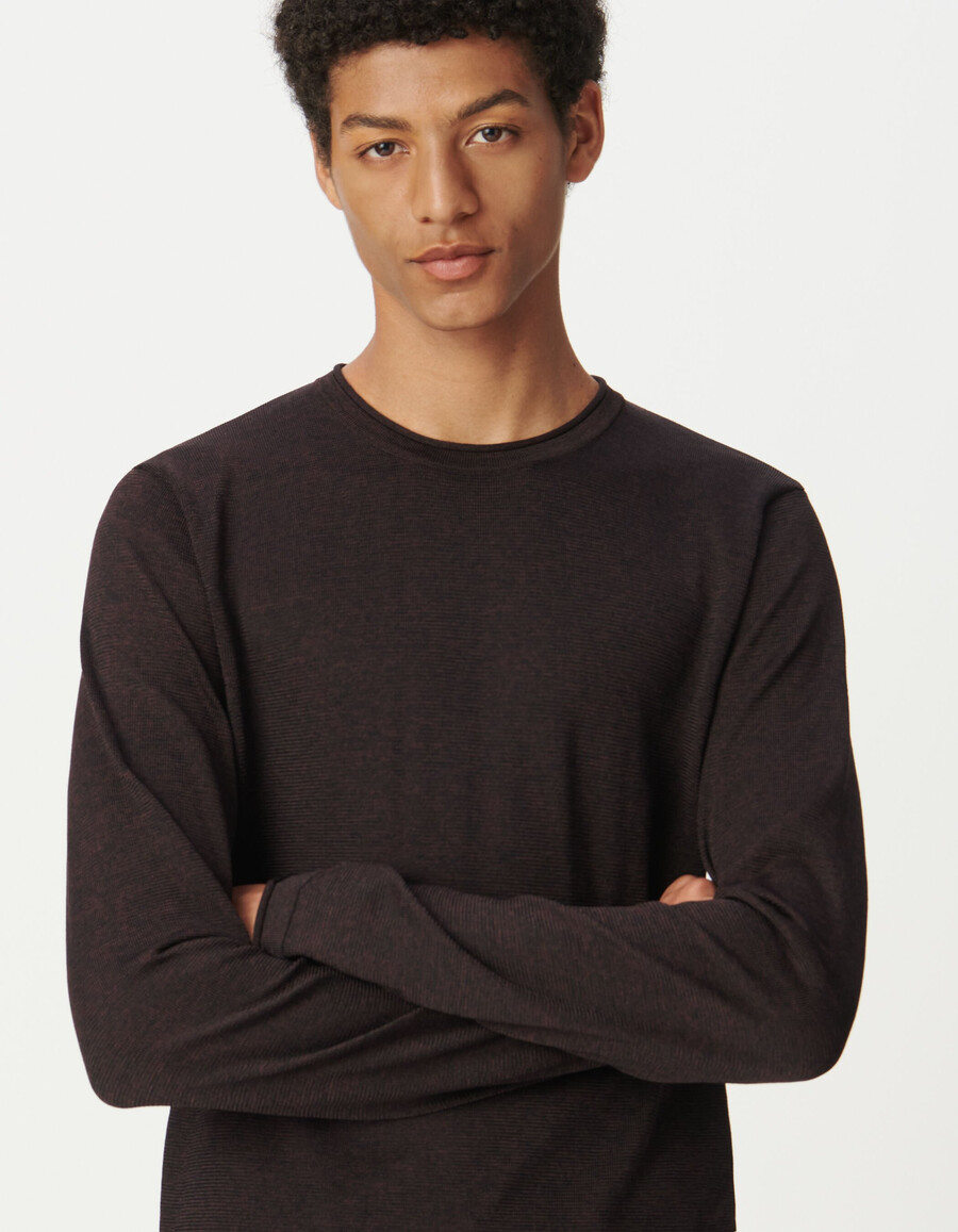 herren-strickpullover in pflaumenfarbe mouliné
