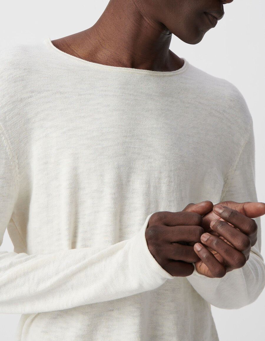 herrenpullover aus gesso-slub-strick mit gerollten kanten