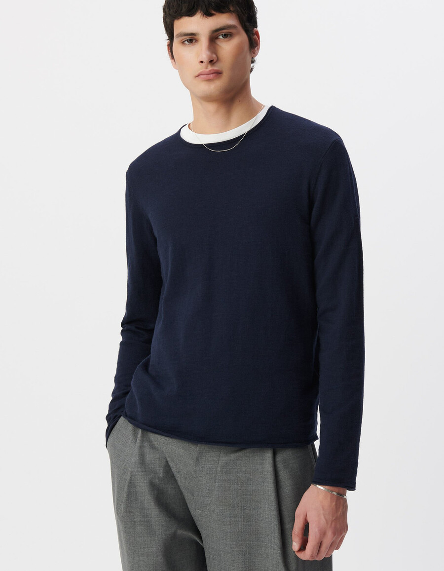 herren-feinstrickpullover in marineblau mit gerollten kanten