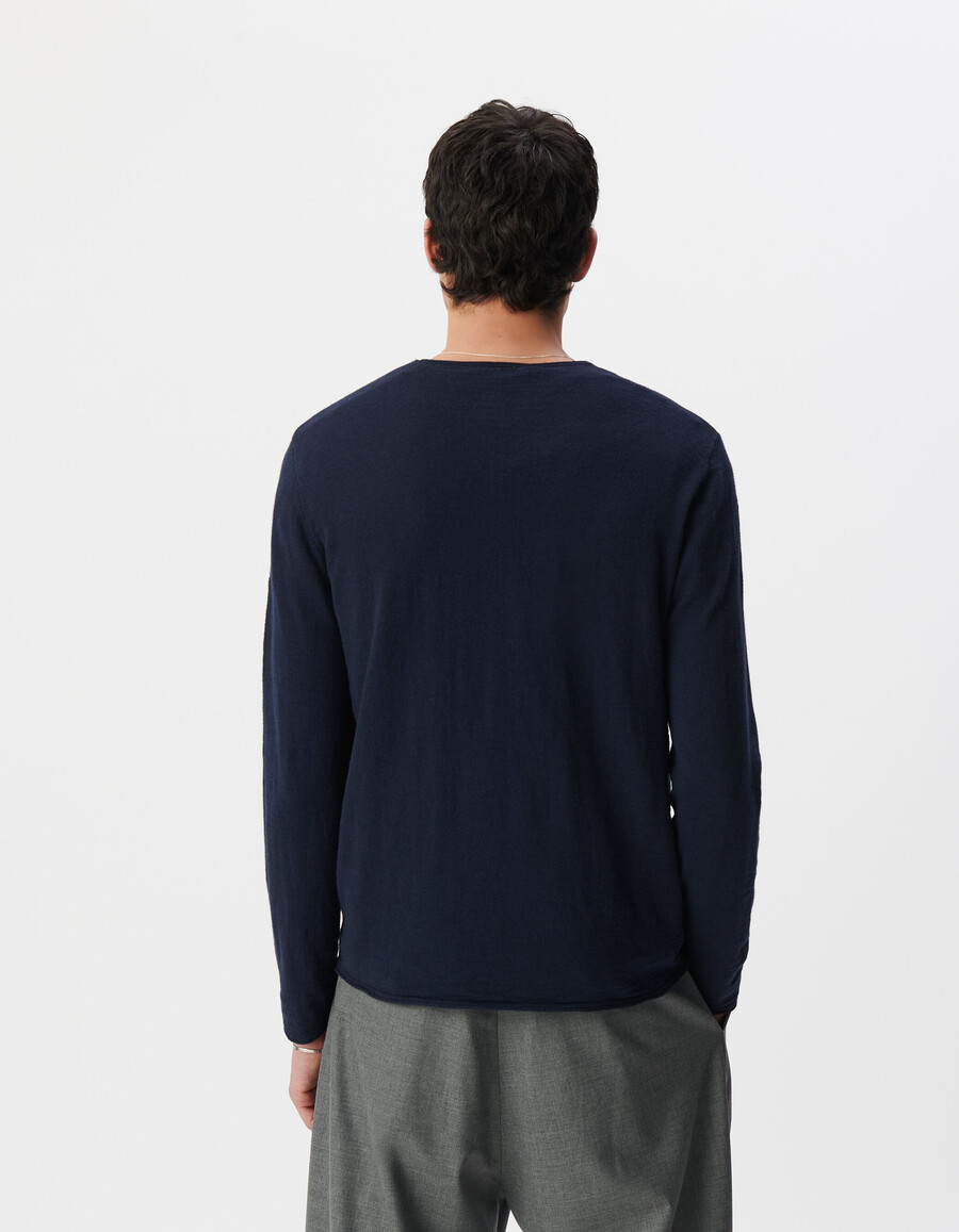herren-feinstrickpullover in marineblau mit gerollten kanten
