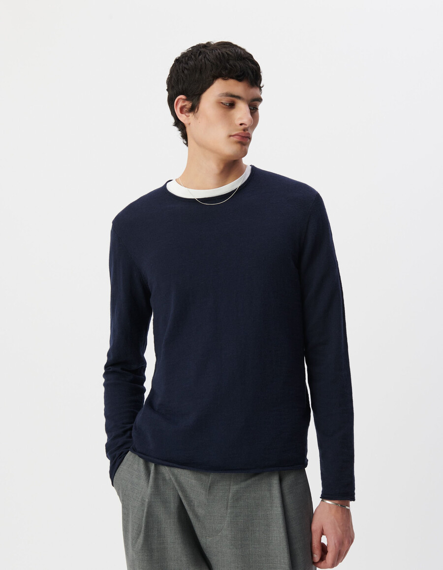 herren-feinstrickpullover in marineblau mit gerollten kanten