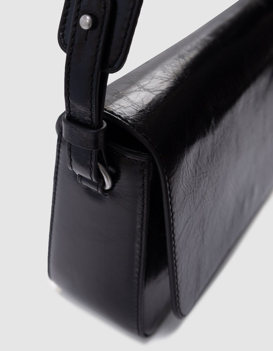 schwarze damen-lackledertasche mit nieten und doppelgriff modell 111