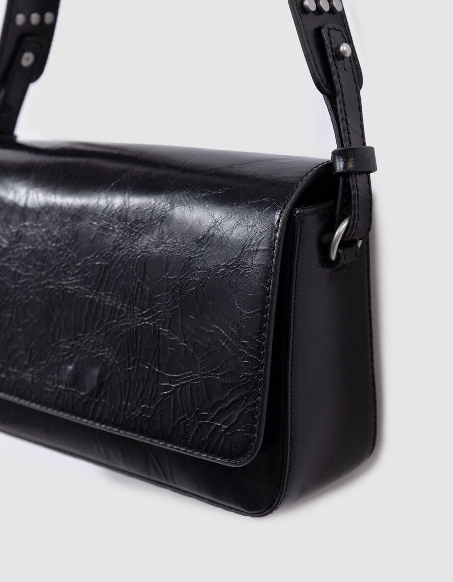 schwarze damen-lackledertasche mit nieten und doppelgriff modell 111