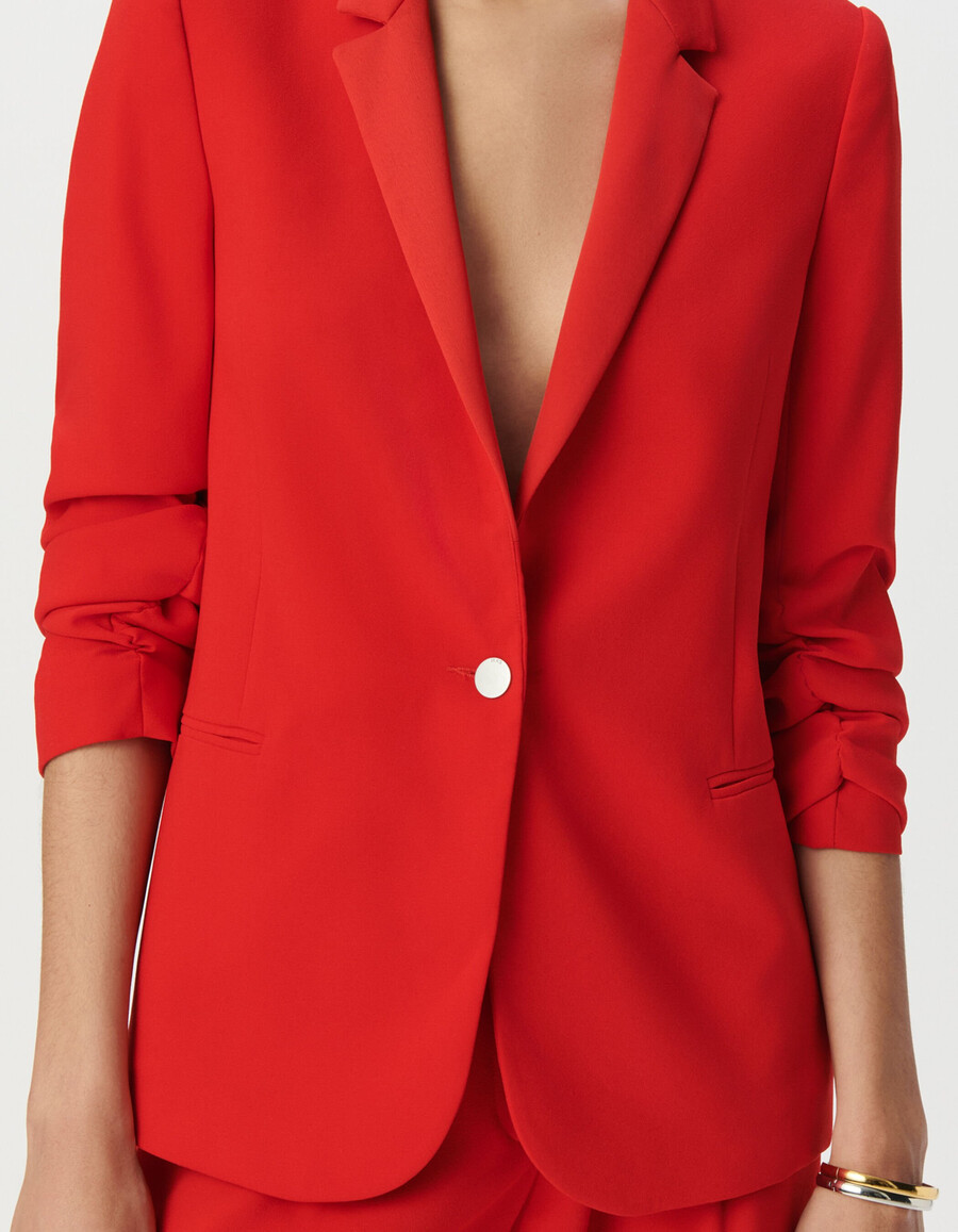 rote damen-blazerjacke mit gerafften ärmeln