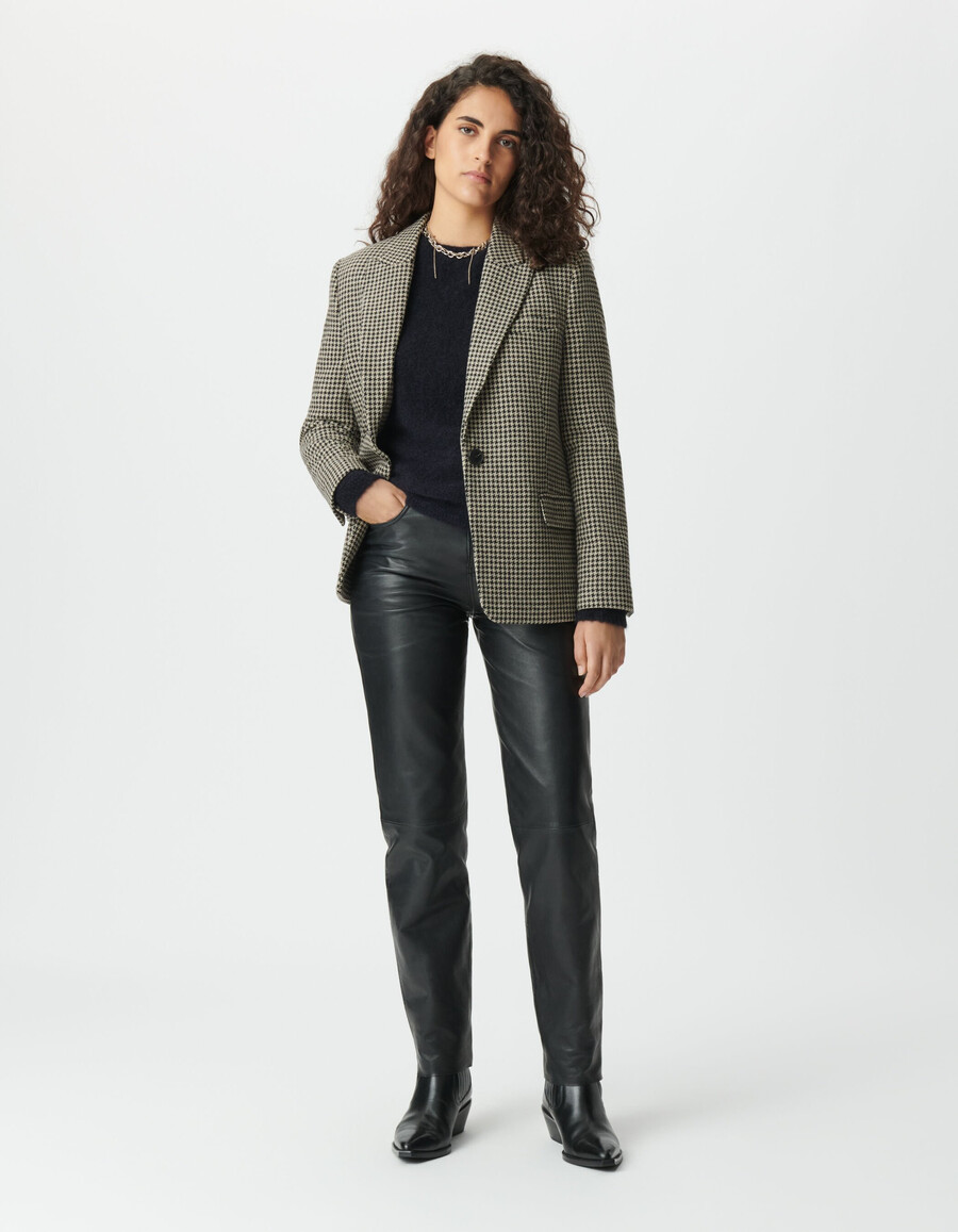 beigefarbener damen-anzugsblazer mit hahnentrittmuster