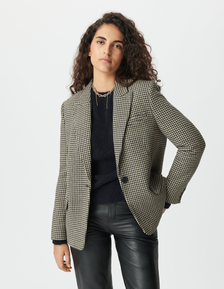 beigefarbener damen-anzugsblazer mit hahnentrittmuster