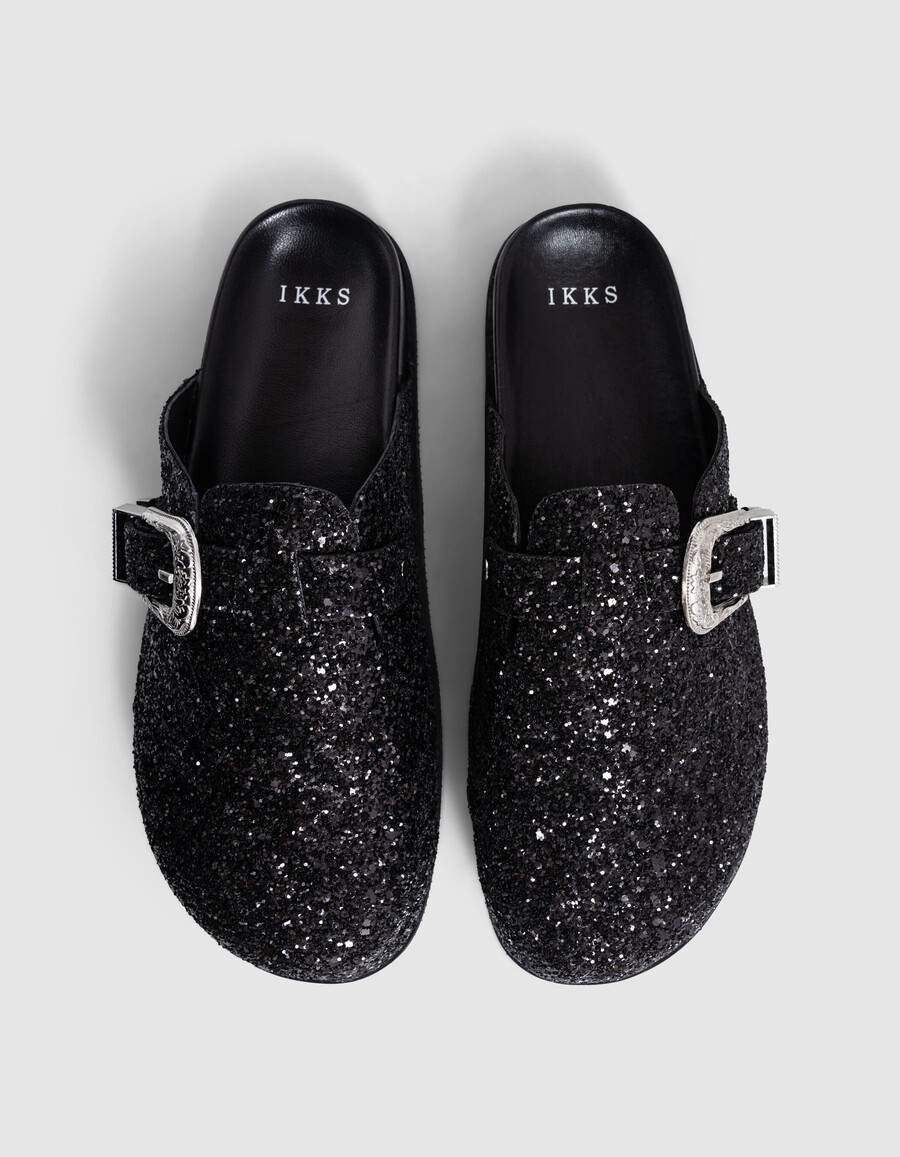 schwarze clogs mit mikropailletten und westernschnalle für damen