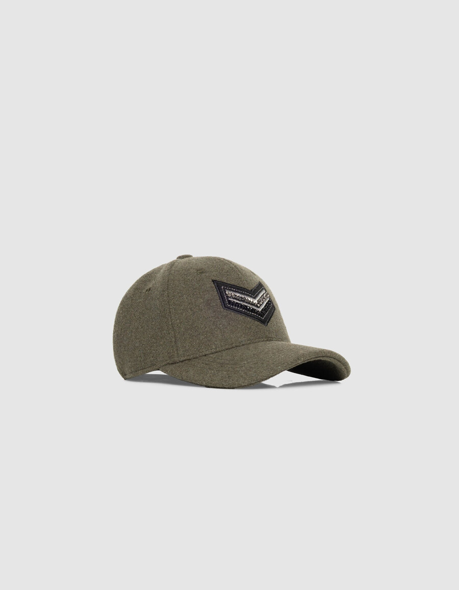 damen-kappe in khaki mit chevron-stickerei