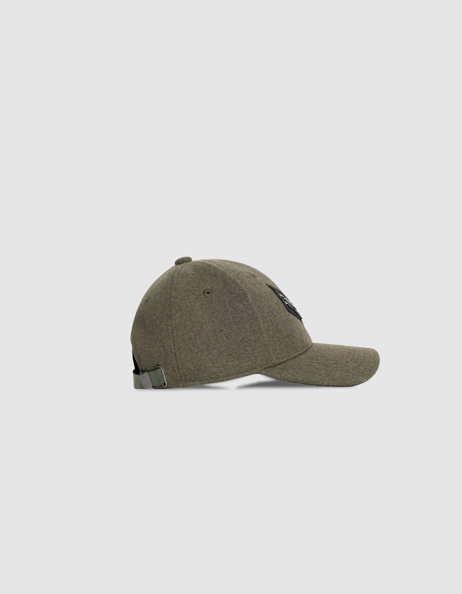 damen-kappe in khaki mit chevron-stickerei
