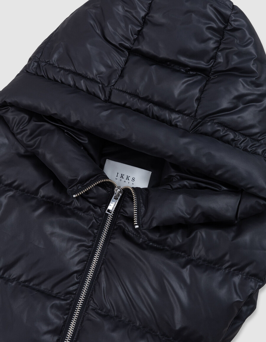 schwarze gesteppte damen-nylonjacke mit kapuze