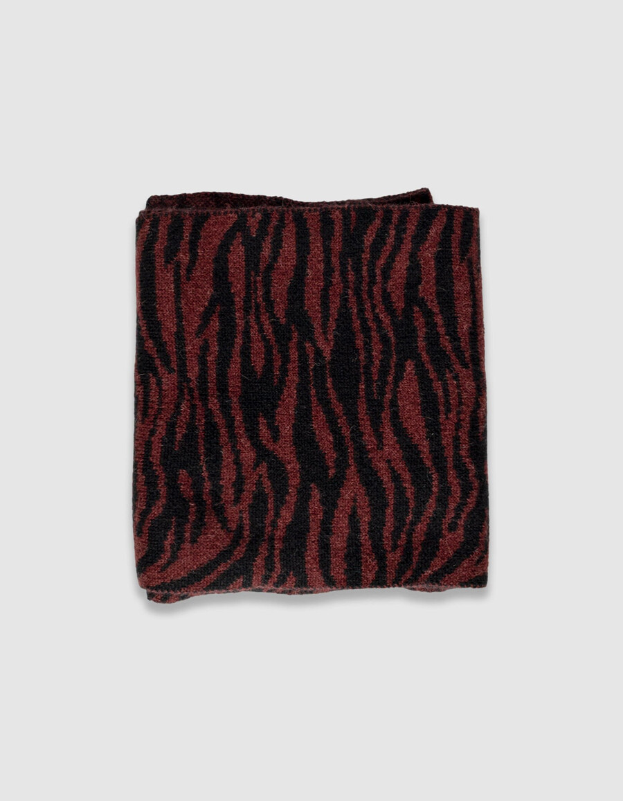 damenschal aus burgunderfarbenem zebra-jacquard-strick