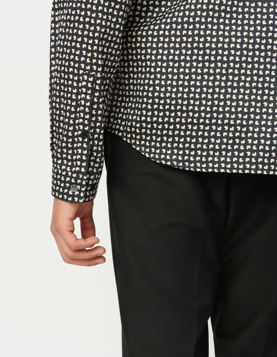 slim-fit-hemd für herren aus marineblauer bio-baumwolle mit minimalistischem print