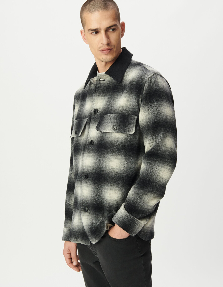 graues herren-overshirt mit karomuster und samtkragen