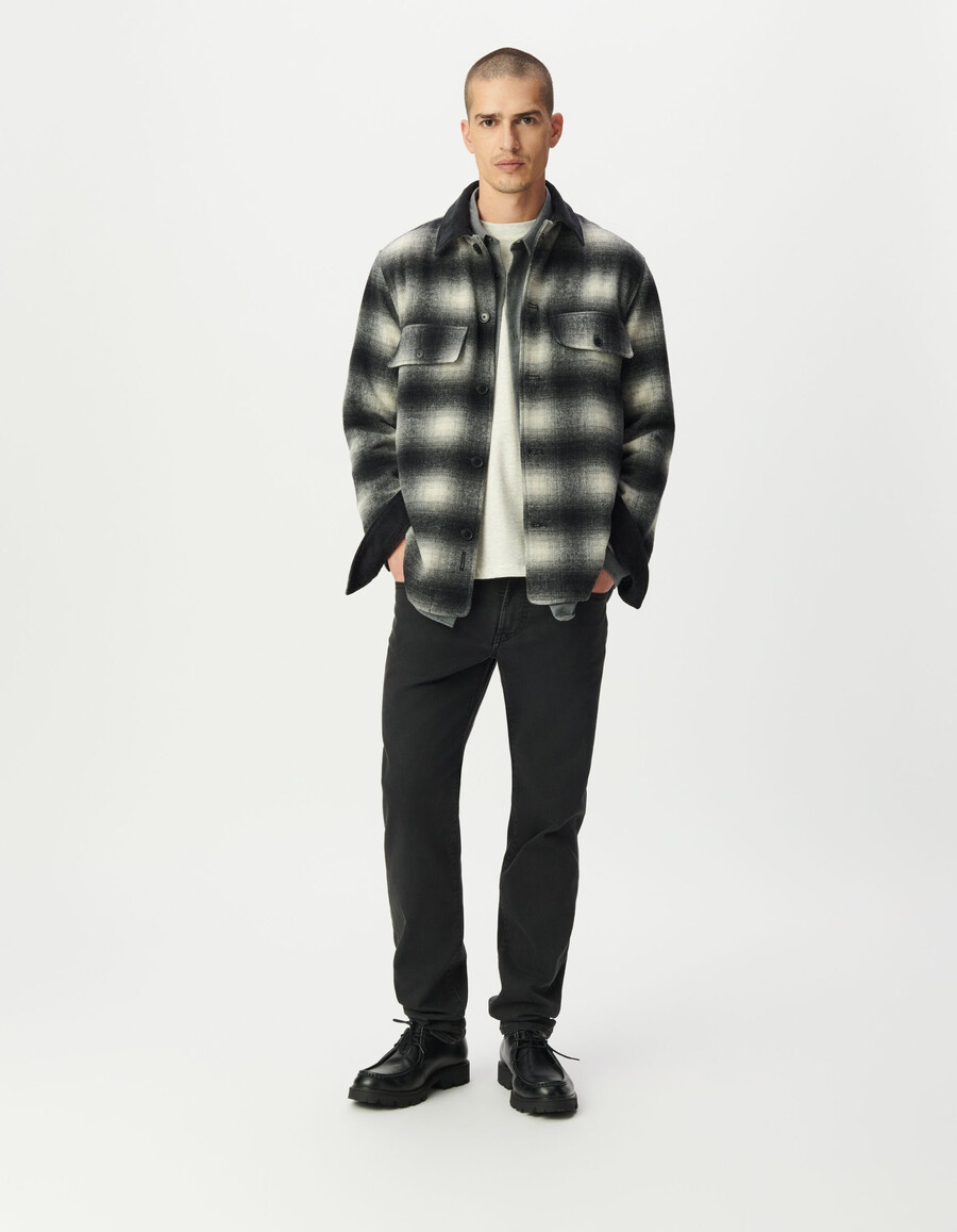 graues herren-overshirt mit karomuster und samtkragen