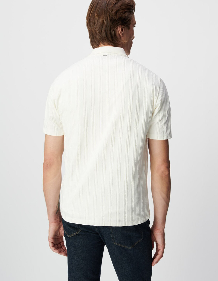 herren-strickhemd mit cremefarbenen streifen schmaler passform
