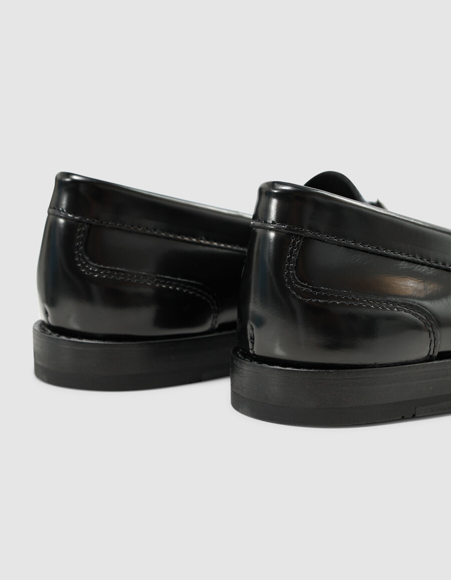 schwarze damen-loafer aus glacé-leder