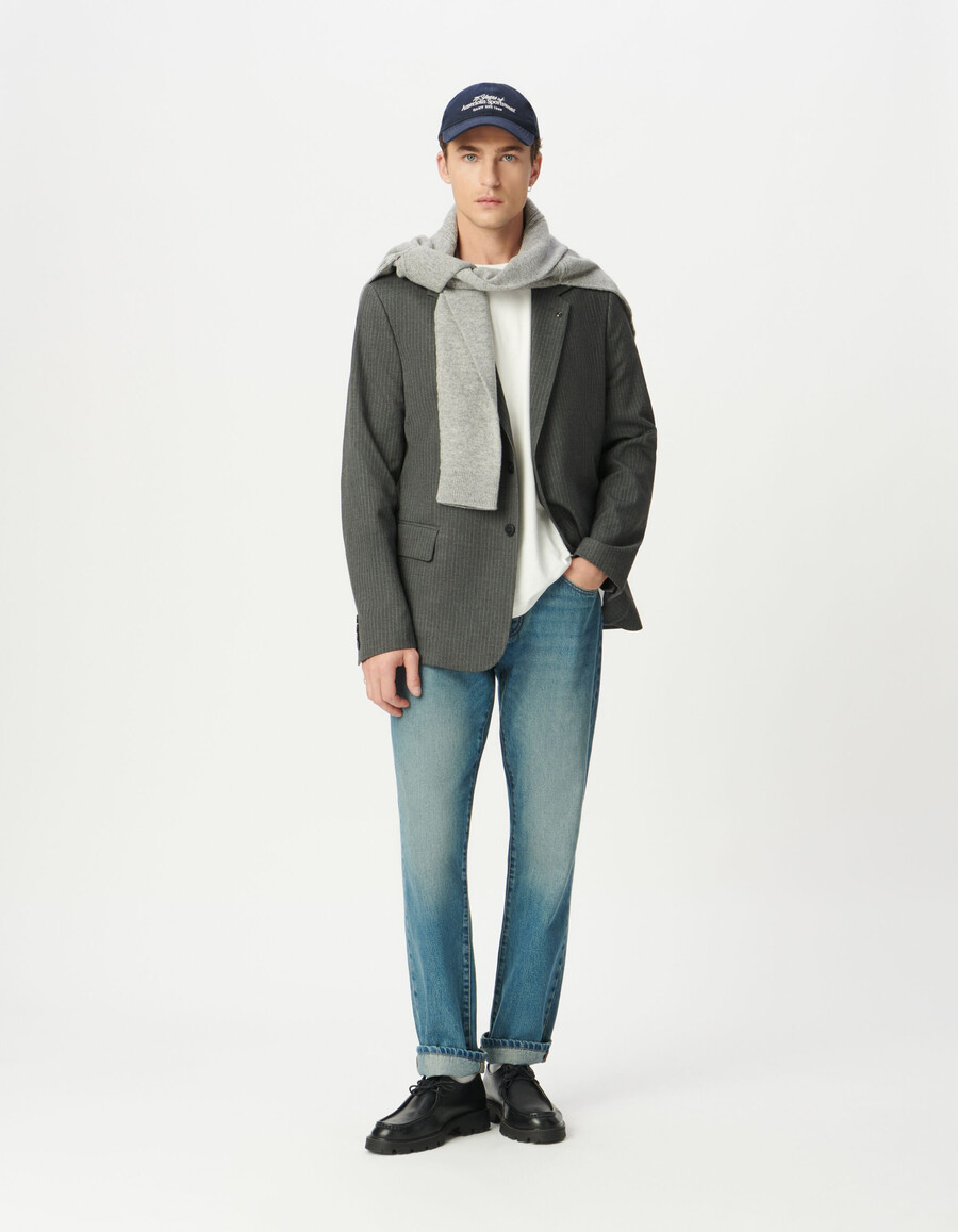 herren-anzugjacke mit grauen nadelstreifen