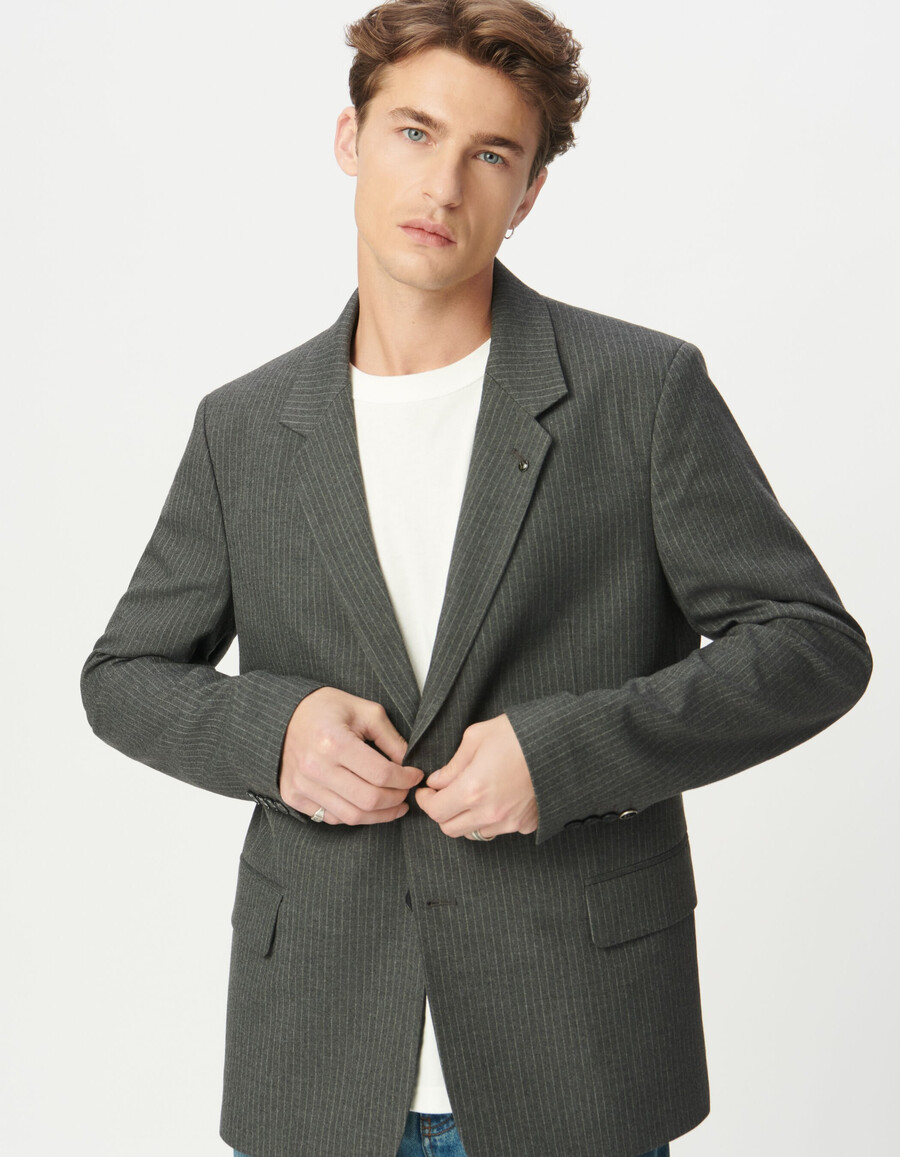 herren-anzugjacke mit grauen nadelstreifen