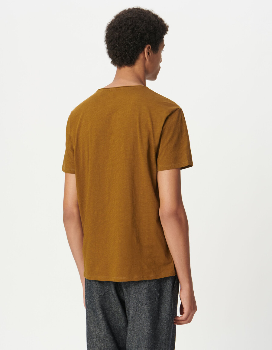 herren-t-shirt aus ockerfarbener bio-baumwolle mit rundhalsausschnitt