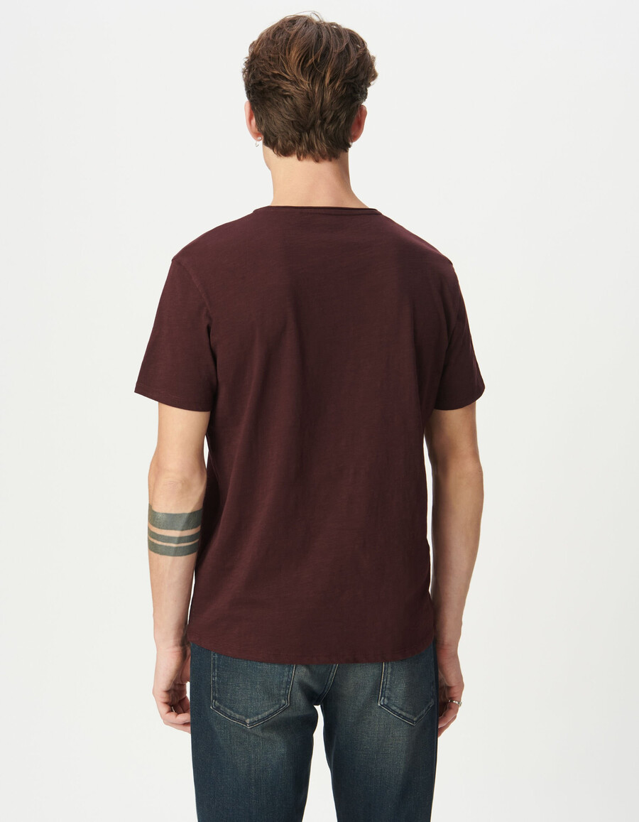 herren-t-shirt aus pflaumenfarbener bio-baumwolle mit rundhalsausschnitt