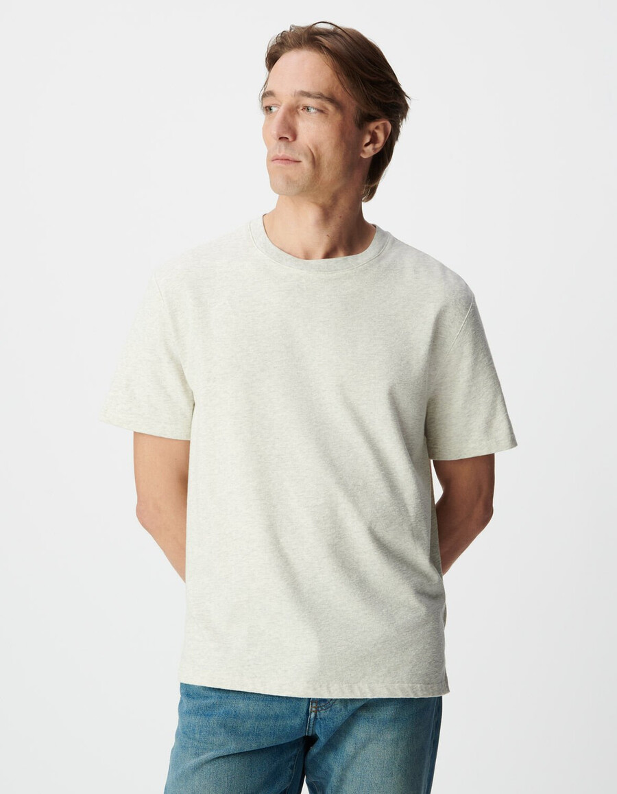 graues dekoratives strick-t-shirt für herren mit kurzen ärmeln