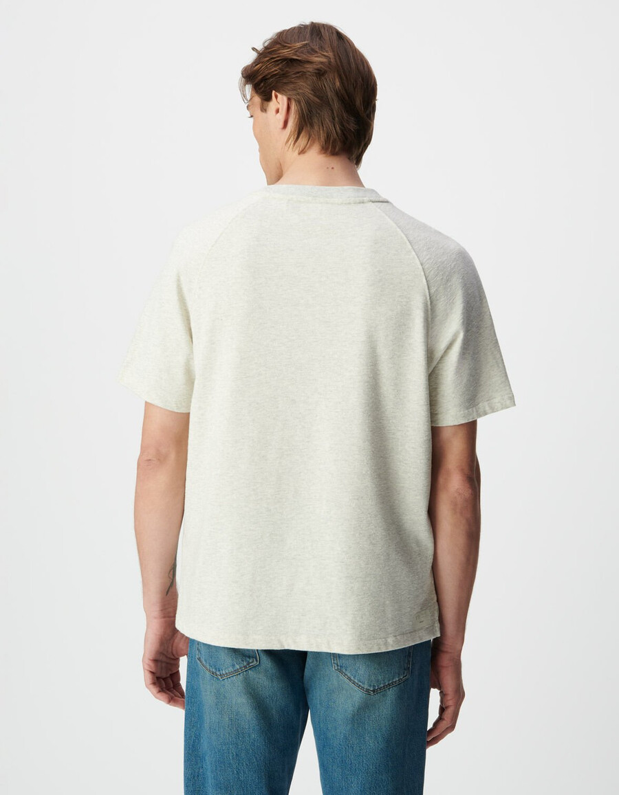 graues dekoratives strick-t-shirt für herren mit kurzen ärmeln