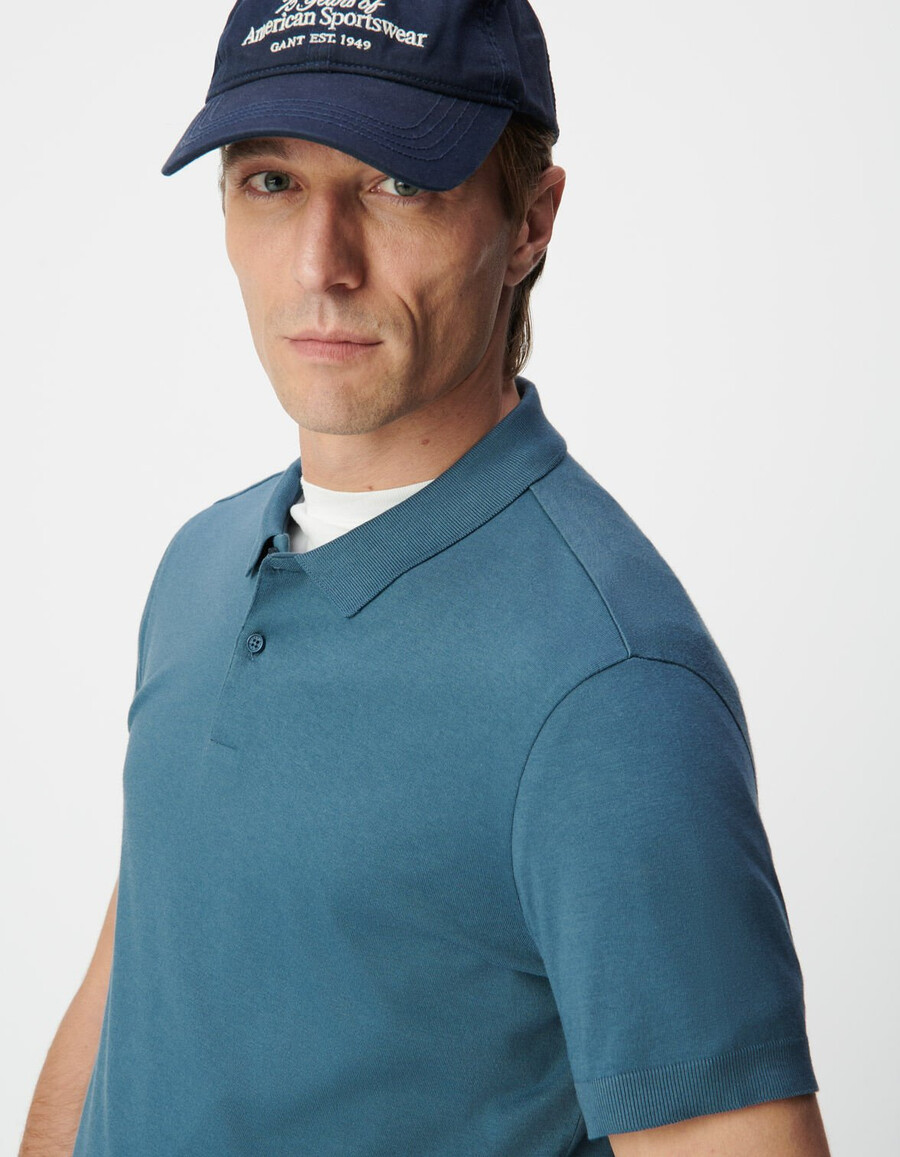 herren-polohemd aus blauem baumwoll-modal mit kurzen ärmeln