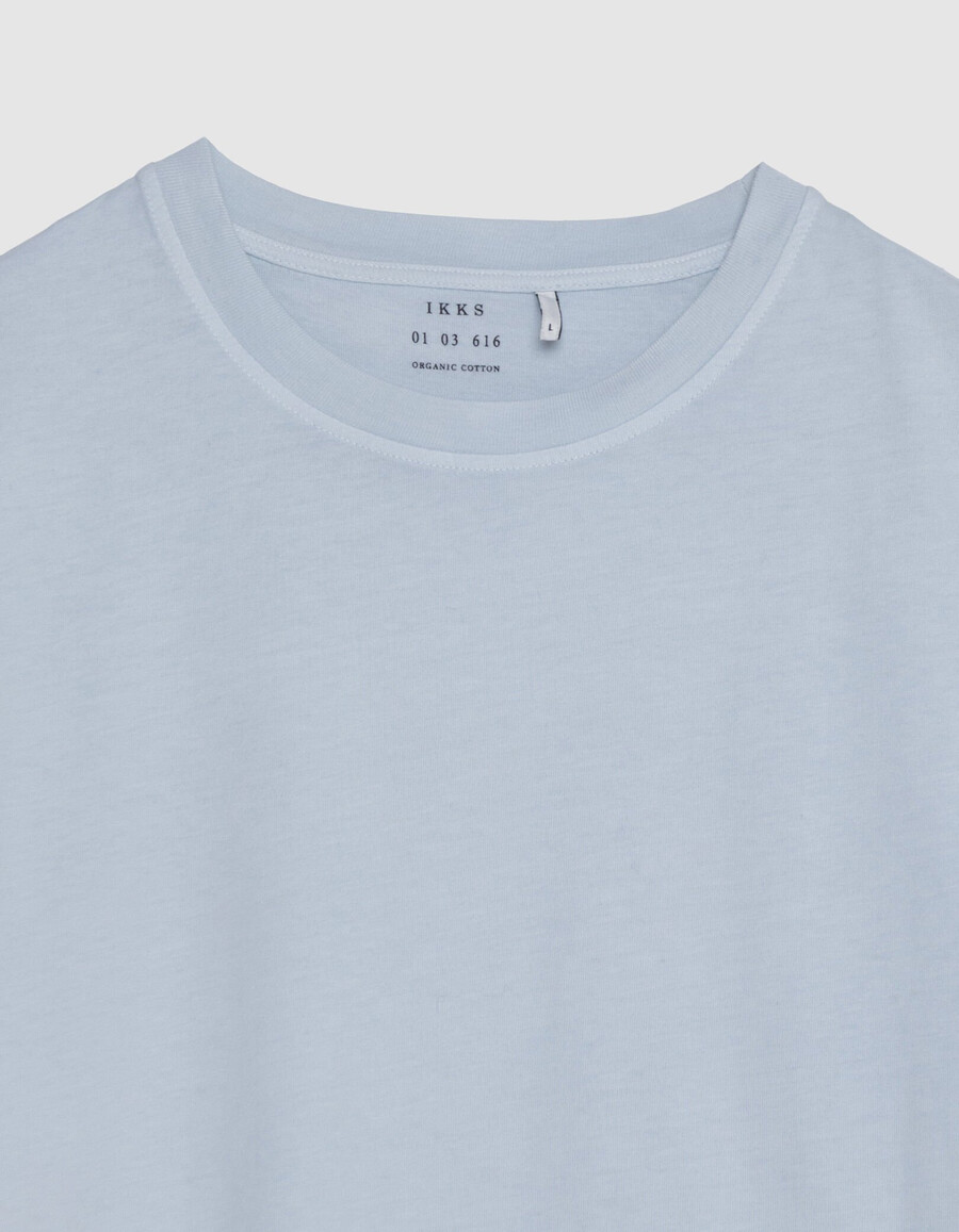 herren-t-shirt aus hellblauer bio-baumwolle mit rundhalsausschnitt
