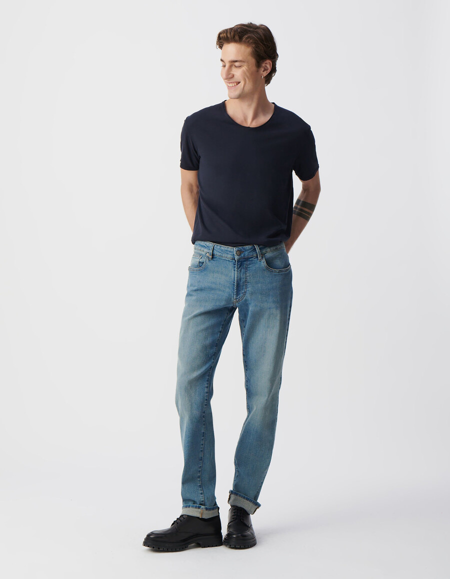 essential blaues herren-t-shirt mit v-ausschnitt