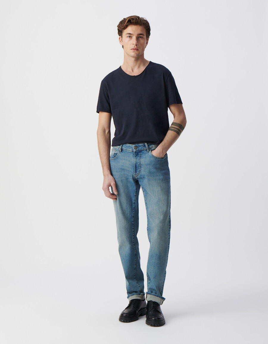 essential blaues herren-t-shirt mit v-ausschnitt