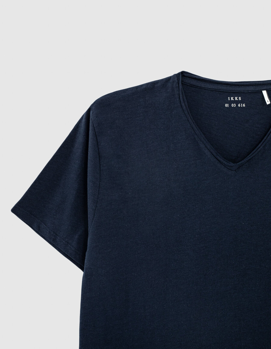 essential blaues herren-t-shirt mit v-ausschnitt