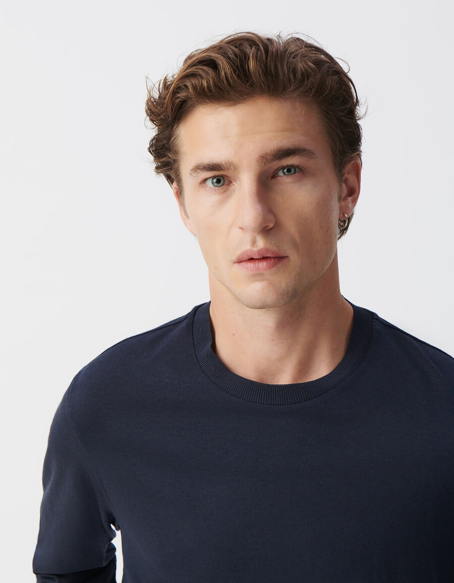 herren-langarmshirt in marineblau