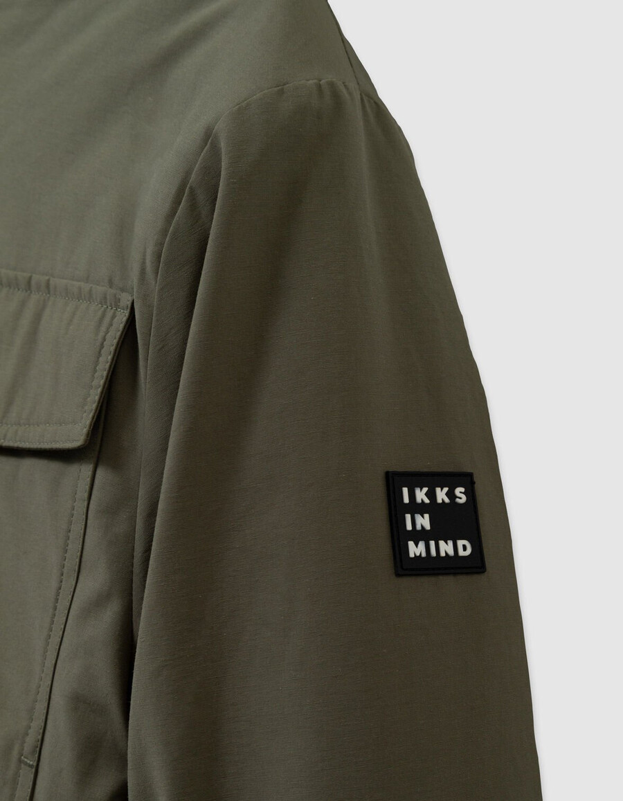 3-in-1-parka und wendbare steppjacke für jungen in khaki.