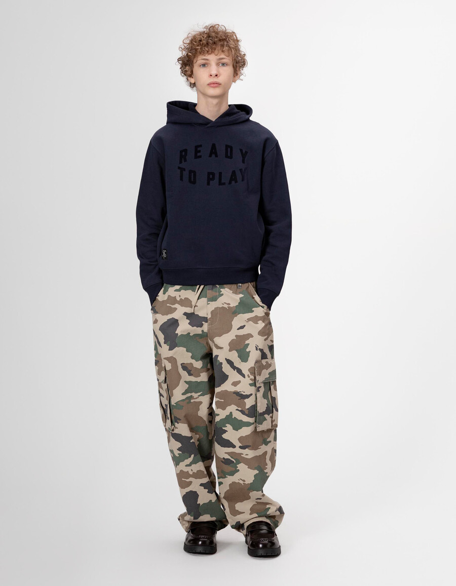 marineblauer jungen-hoodie mit beflocktem samt-slogan