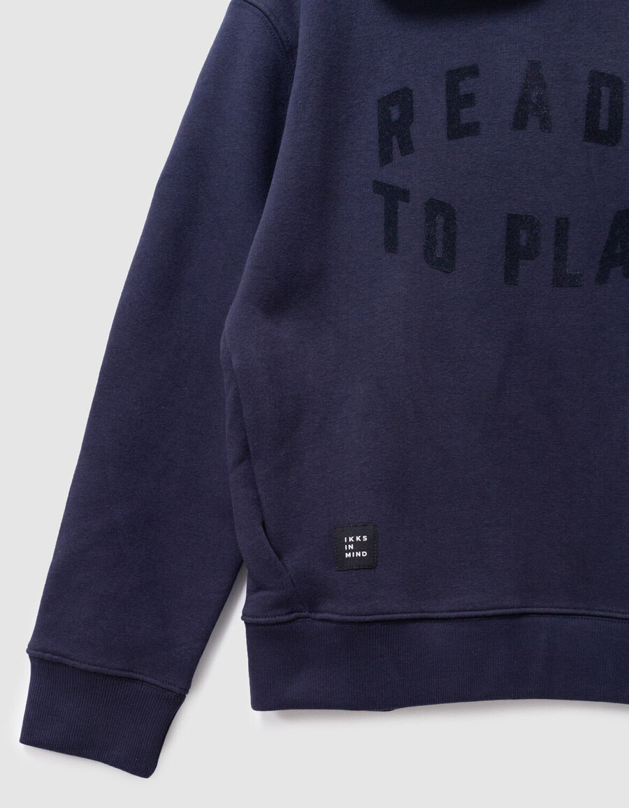 marineblauer jungen-hoodie mit beflocktem samt-slogan