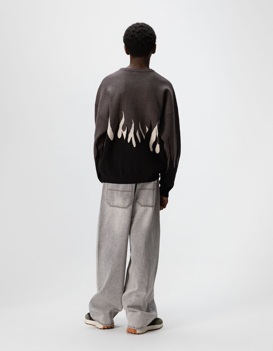 grauer jacquard-strickpullover mit flammenmuster für jungen