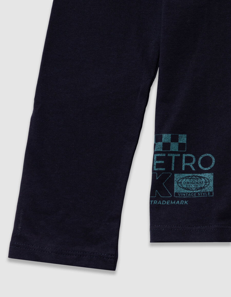 marineblaues t-shirt aus bio-baumwolle für jungen mit automotiv auf dem rücken