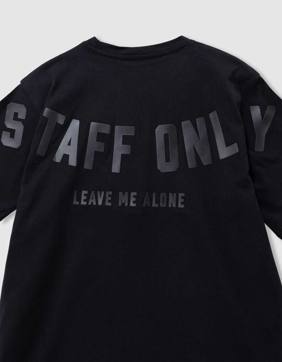 schwarzes kurzarm-t-shirt für jungen mit xl-aufdruck auf dem rücken
