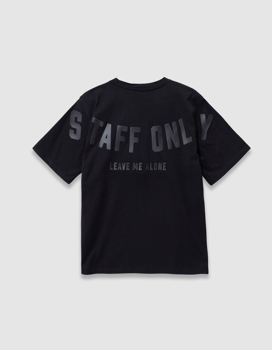 schwarzes kurzarm-t-shirt für jungen mit xl-aufdruck auf dem rücken