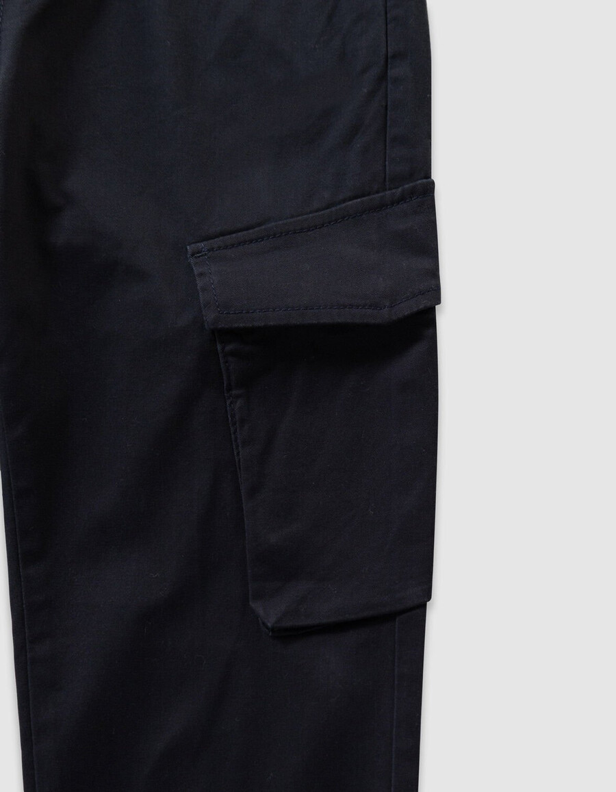 schwarze cargohose für jungen mit elastischem bund
